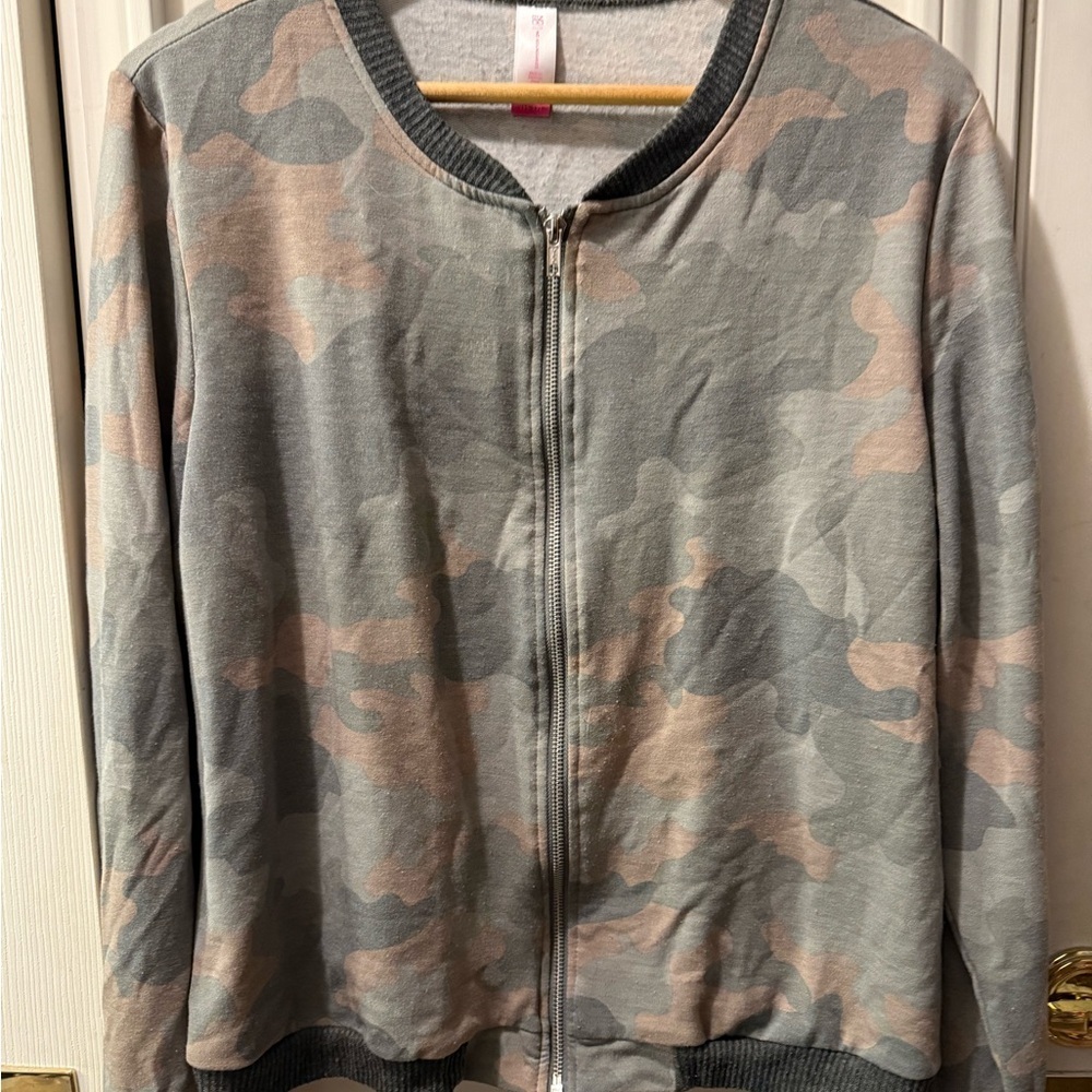 No Boundaries Camo Full Zip Top - Picture 2 of 7